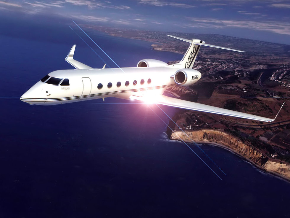 乔布斯这架Gulfstream V型飞机编号为“N2N”,是1999年苹果为奖励其表现提供给他使用的私人飞机。在2007年秋季,“N2N”在当季的运行费用高达55万美元,当时苹果正忙于与海外的手机销售商就运营iPhone进行磋商。不过相对于这架飞机在2009财年仅有的4000多美元运行费用相比,乔布斯在今年第一季度的商务活动还是相当的繁忙。整个2009财年,乔布斯进行了肝脏移植手术及随后的休养,因此他的私人飞机基本上全年都停留在了停机坪。