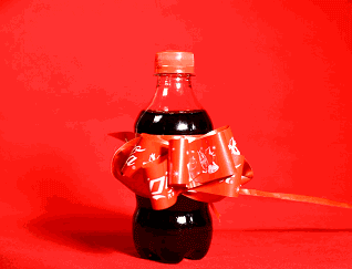 可口可乐“自拍瓶”被玩疯！从礼花瓶到台词瓶，可口可乐是如何玩转每次营销的