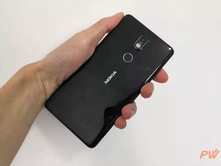 Nokia 7 上手：设计和价格都进了一大步