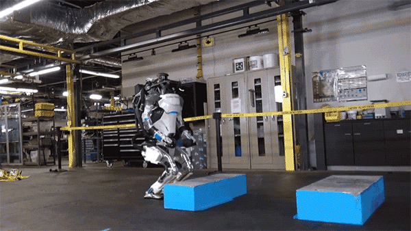 波士顿动力公布双足机器人最新进展：像人一样在野外跑步跳跃